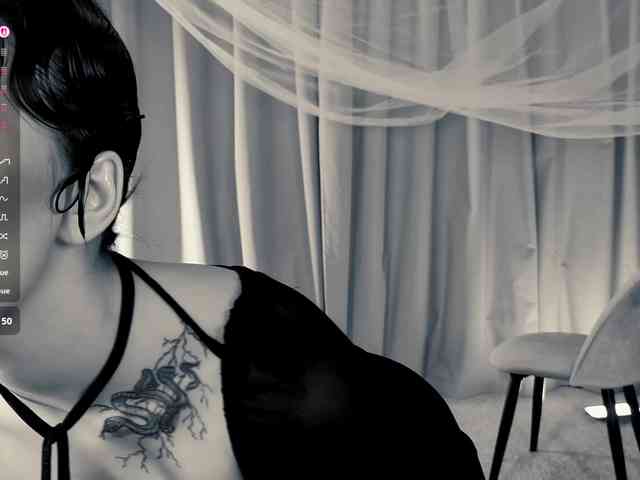 CoralineJones webcam
