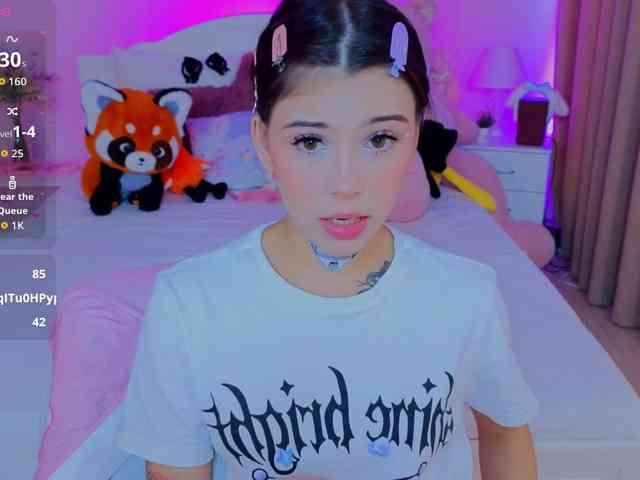 CoralineJones webcam