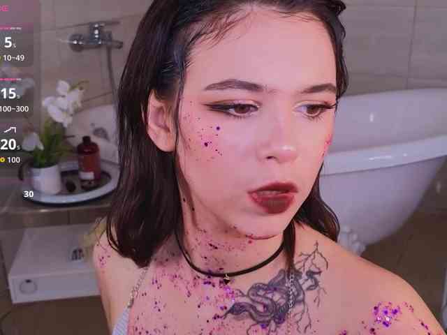 CoralineJones webcam