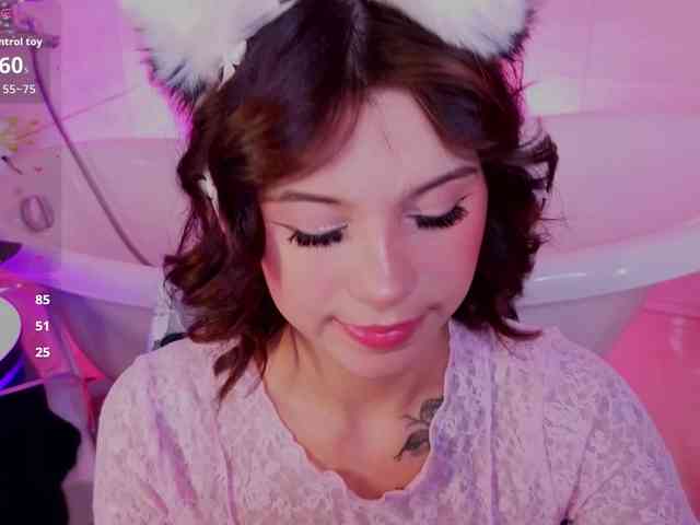 CoralineJones webcam
