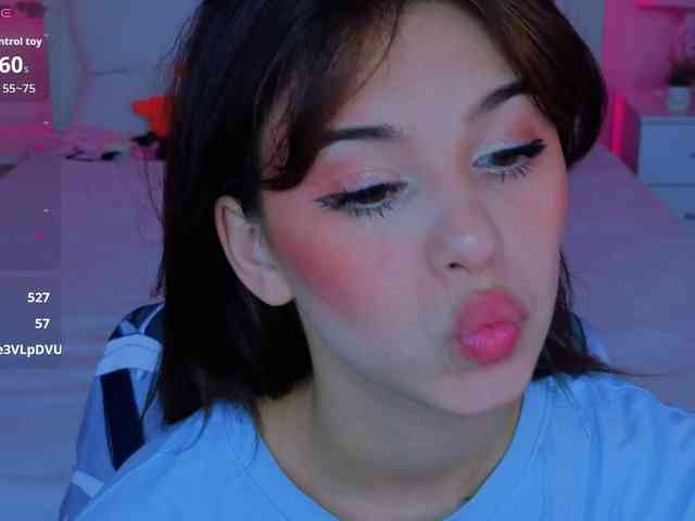 CoralineJones webcam