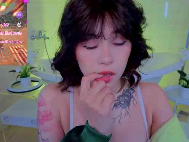CoralineJones webcam