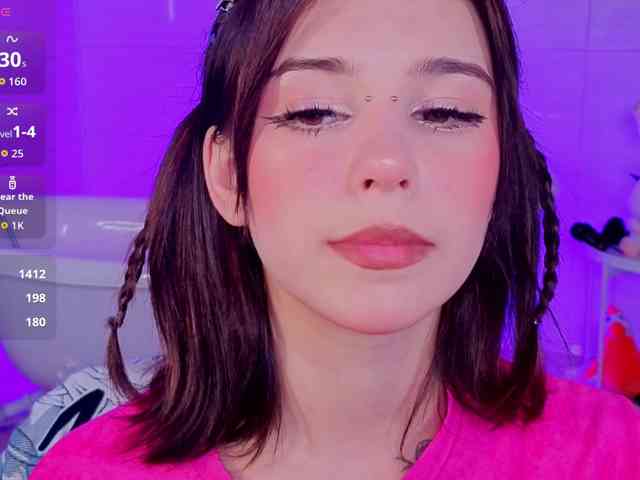 CoralineJones webcam