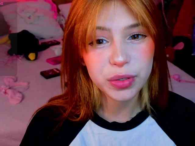 CoralineJones webcam