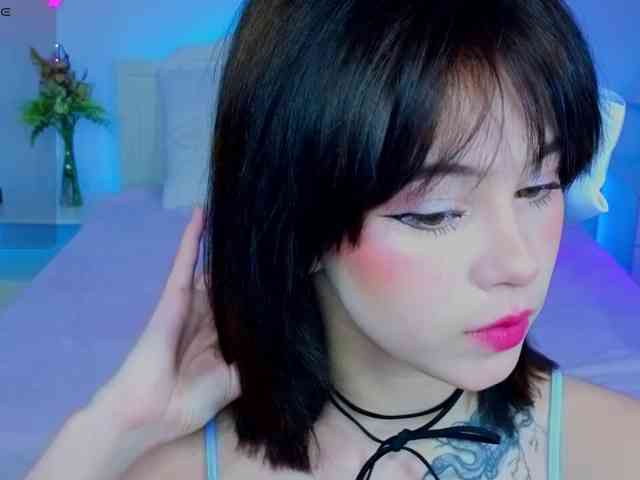 CoralineJones webcam