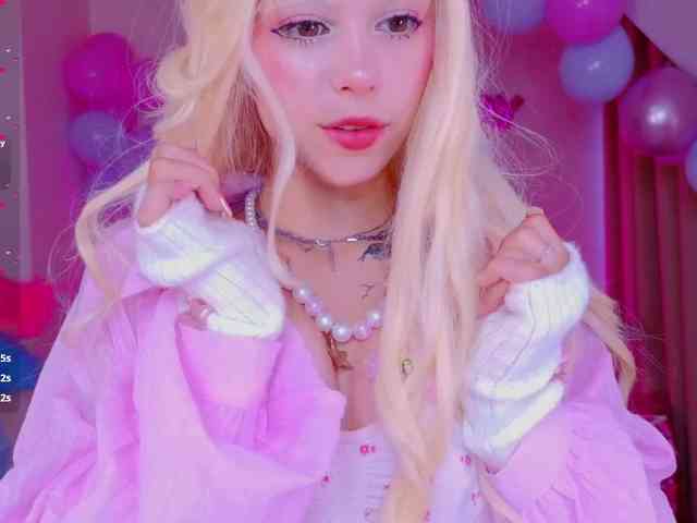 CoralineJones webcam