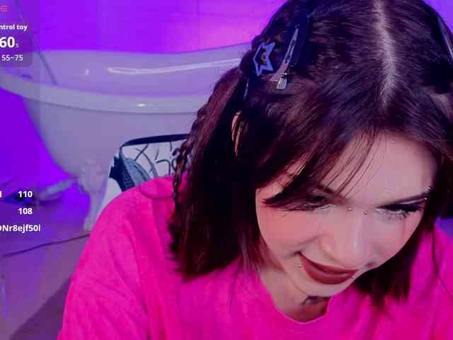 CoralineJones webcam
