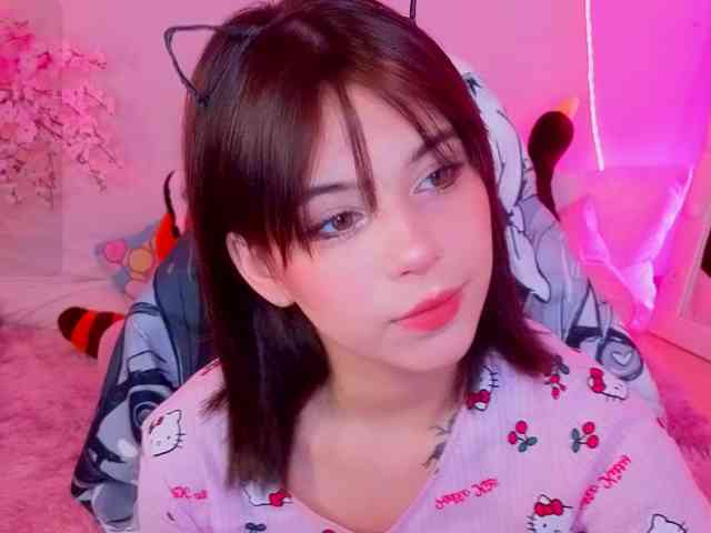 CoralineJones webcam