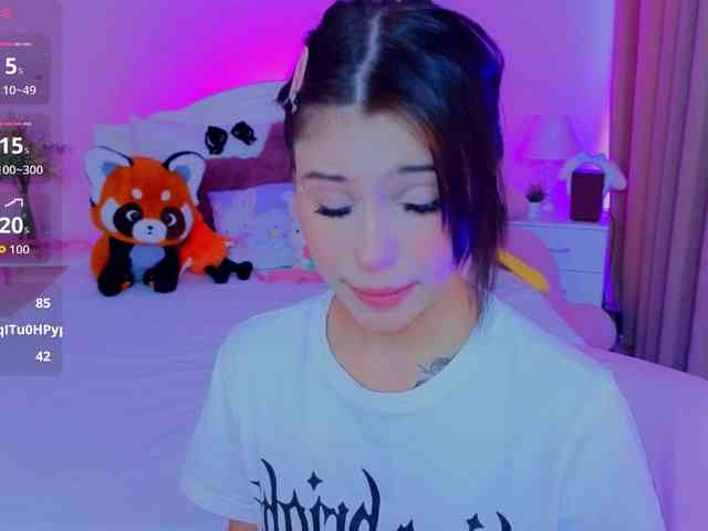 CoralineJones webcam