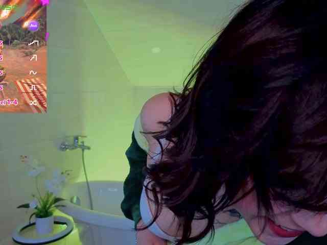 CoralineJones webcam