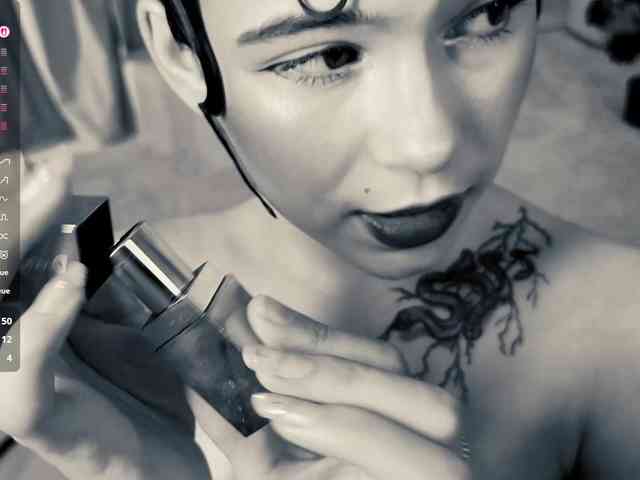 CoralineJones webcam