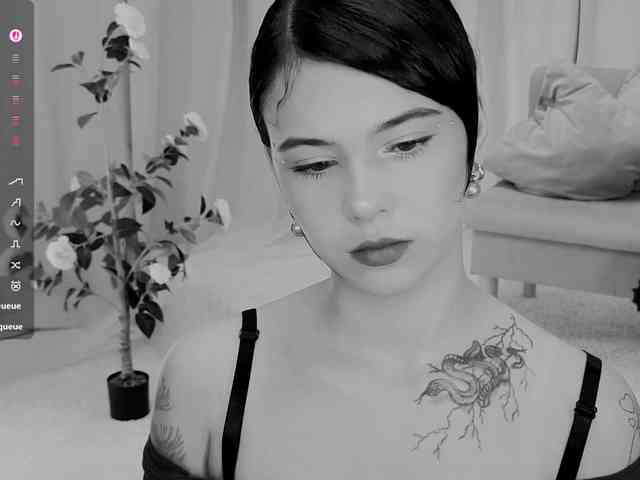 CoralineJones webcam
