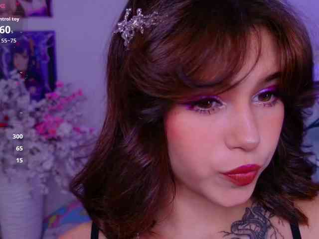 CoralineJones webcam