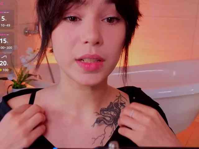 CoralineJones webcam