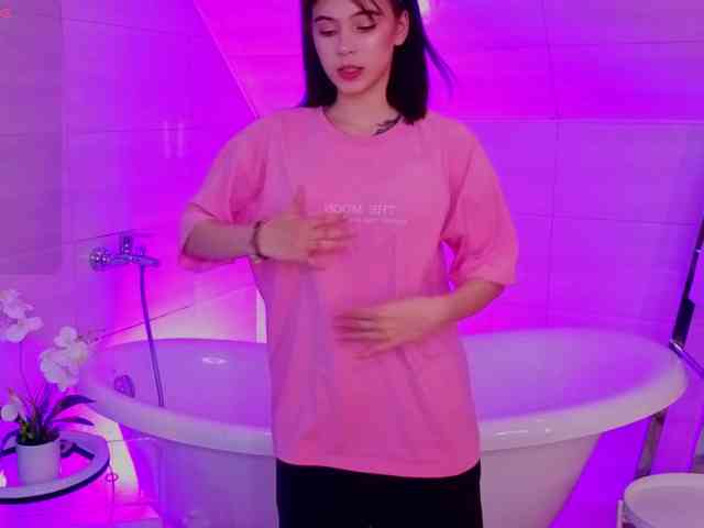 CoralineJones webcam