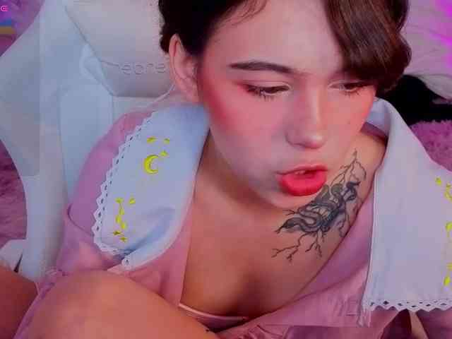 CoralineJones webcam