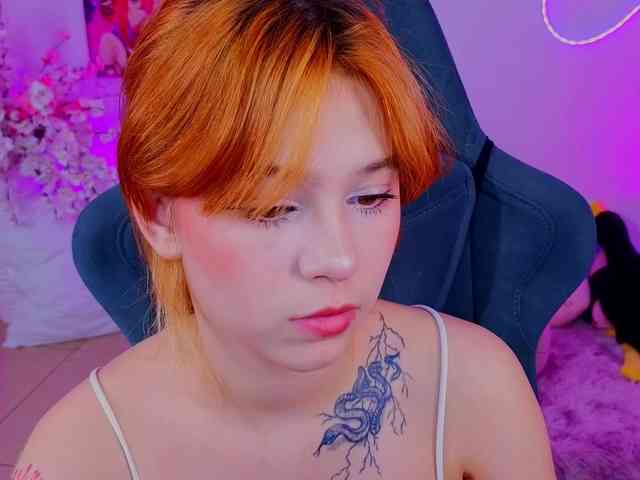 CoralineJones webcam