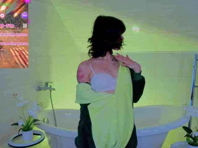 CoralineJones webcam