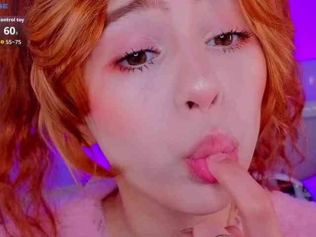 CoralineJones webcam