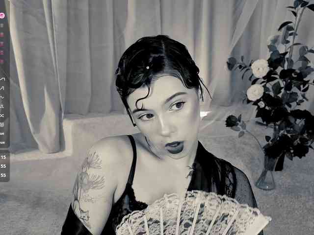 CoralineJones webcam