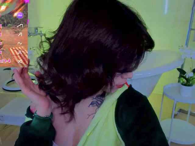 CoralineJones webcam