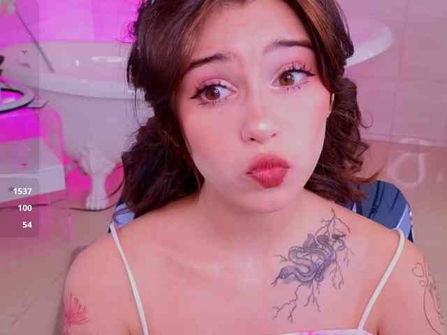 CoralineJones webcam