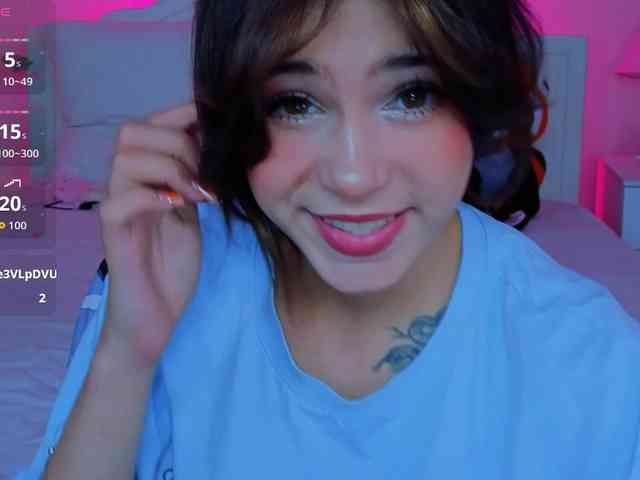 CoralineJones webcam