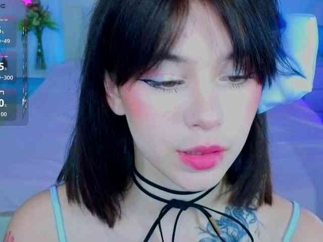 CoralineJones webcam