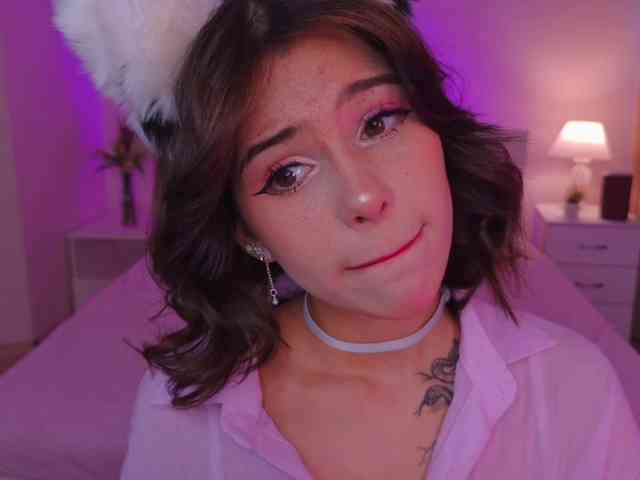 CoralineJones webcam