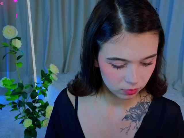 CoralineJones webcam