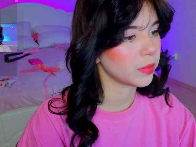 CoralineJones webcam
