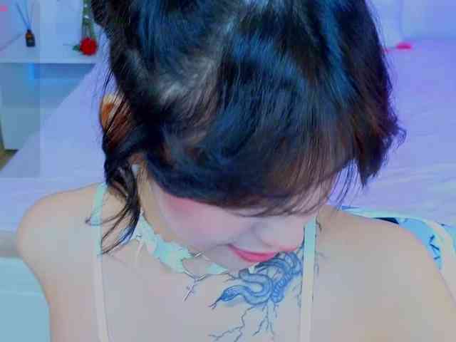 CoralineJones webcam