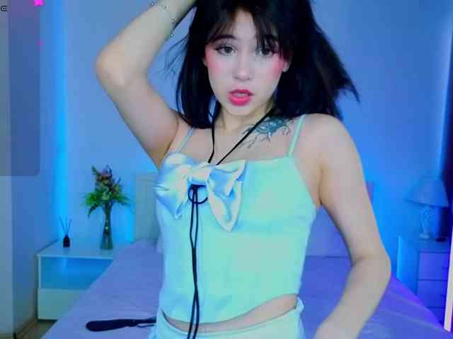 CoralineJones webcam