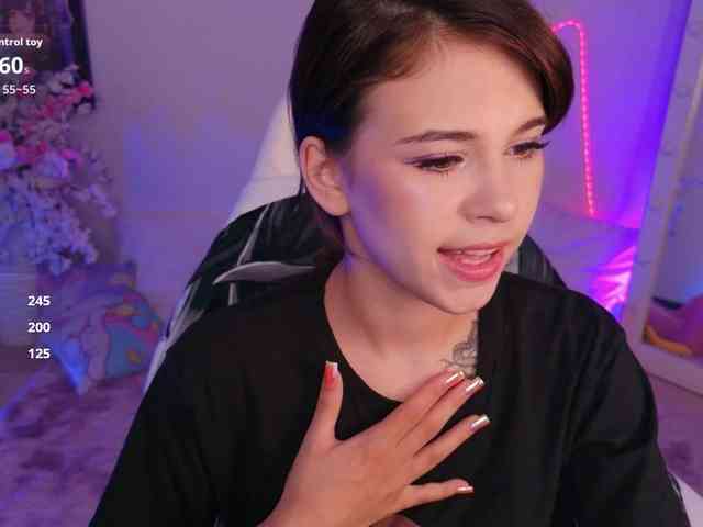 CoralineJones webcam