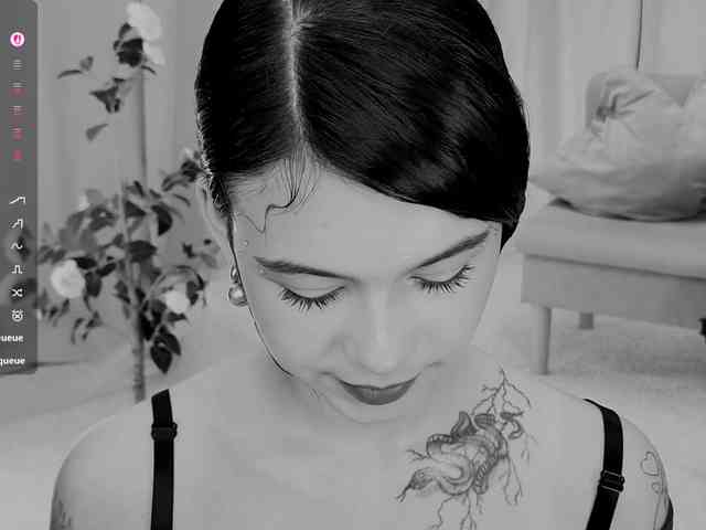 CoralineJones webcam