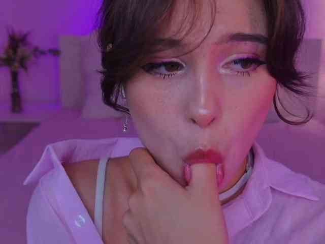 CoralineJones webcam