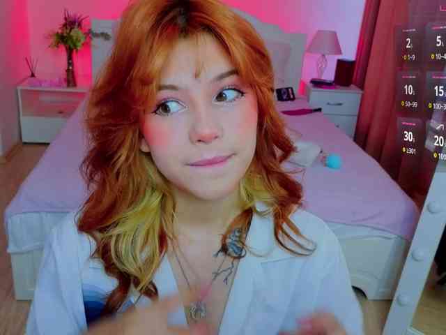 CoralineJones webcam