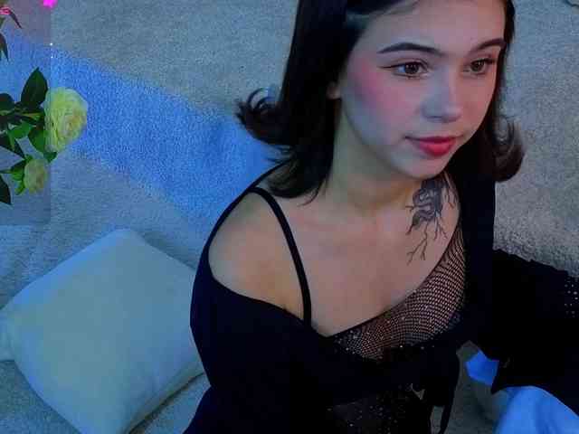 Модель: CoralineJones