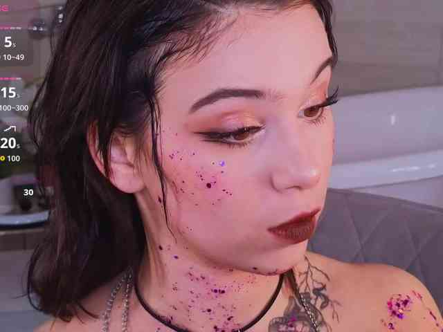 CoralineJones webcam
