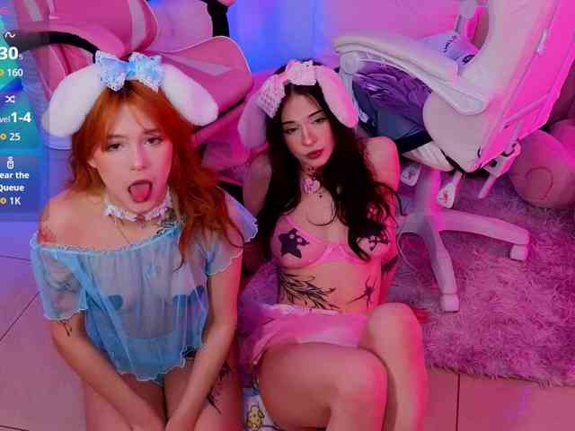 CoralineJones webcam