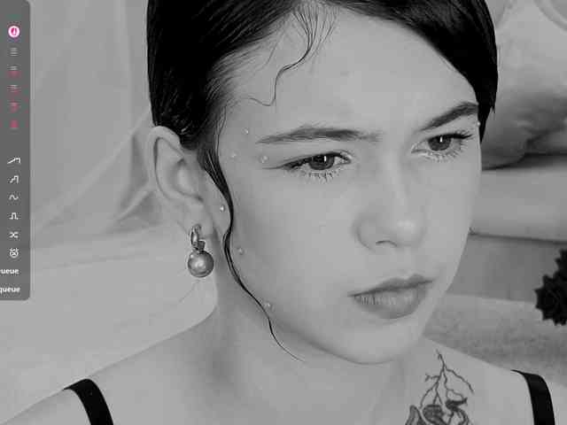CoralineJones webcam