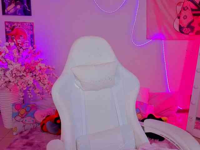 CoralineJones webcam