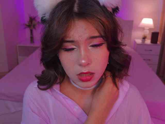 CoralineJones webcam
