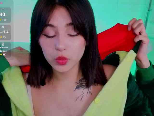 CoralineJones webcam