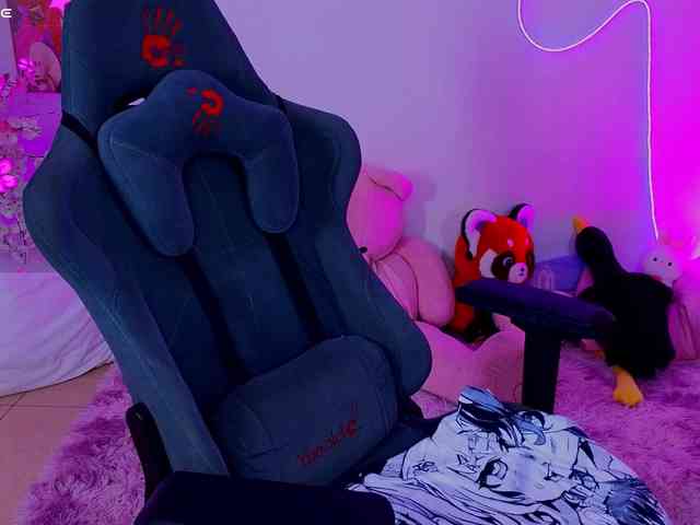 CoralineJones webcam