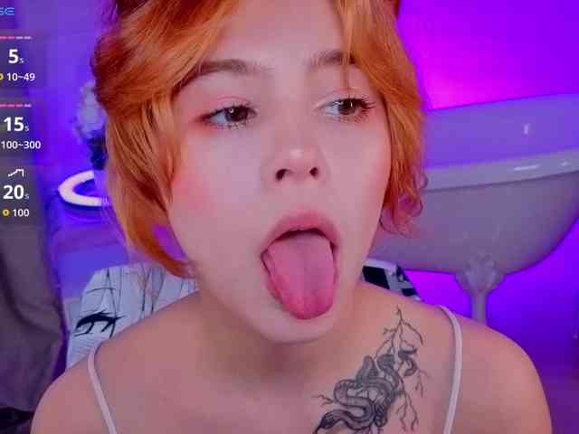 CoralineJones webcam