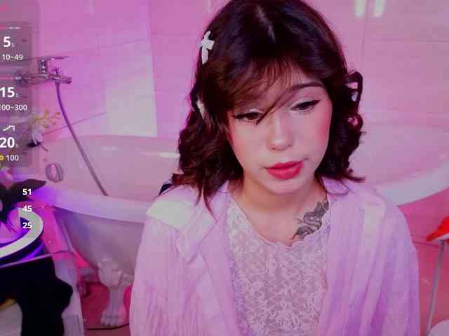 CoralineJones webcam