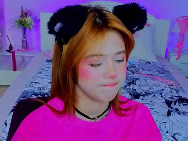 CoralineJones webcam