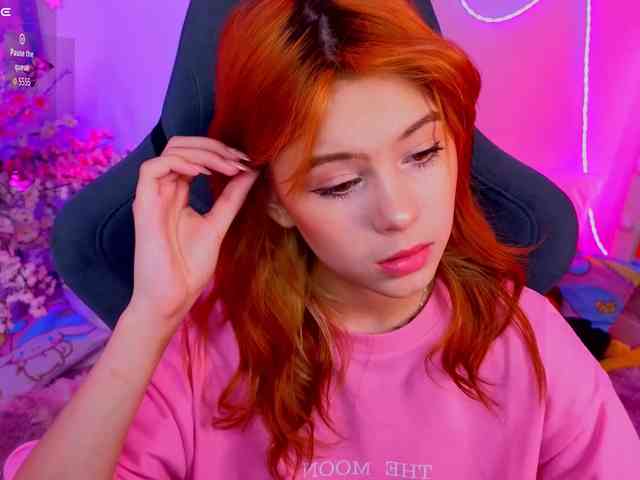 CoralineJones webcam