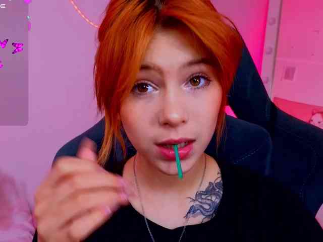 CoralineJones webcam